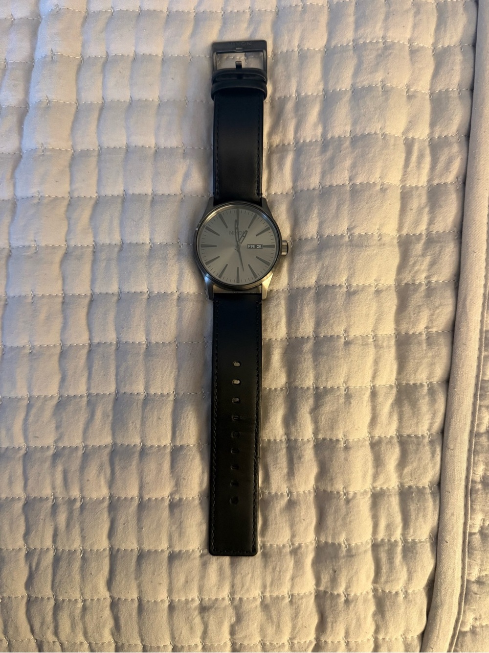 Nixon sentry Silver Case White Dial Black Leather Strap Men's Watch - Picture 4 of 6
